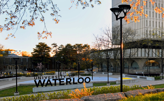 滑鐵盧大學.png 滑鐵盧大學.png