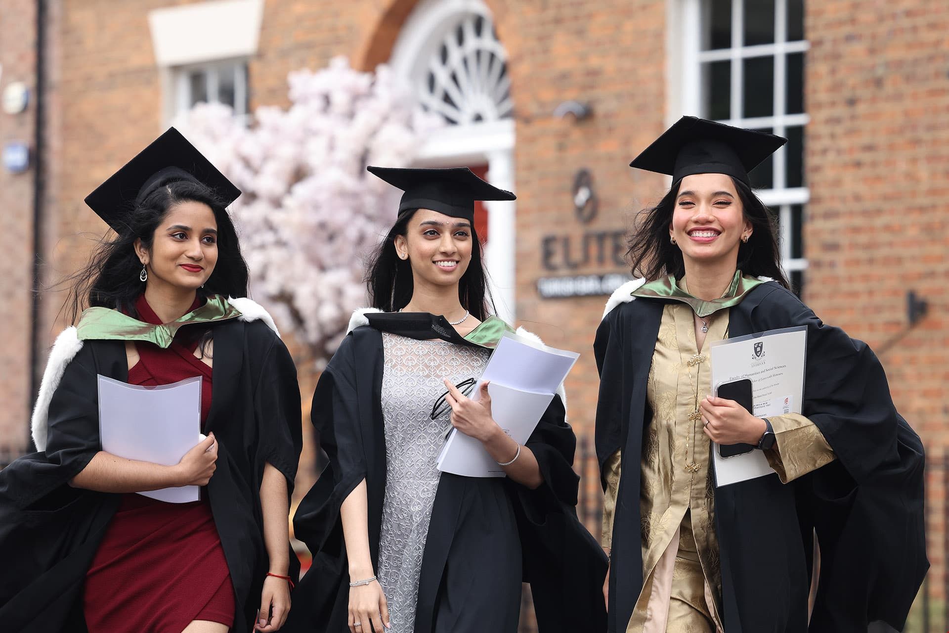 英國(guó)私立大學(xué)讀研學(xué)費(fèi).jpg 英國(guó)私立大學(xué)讀研學(xué)費(fèi).jpg