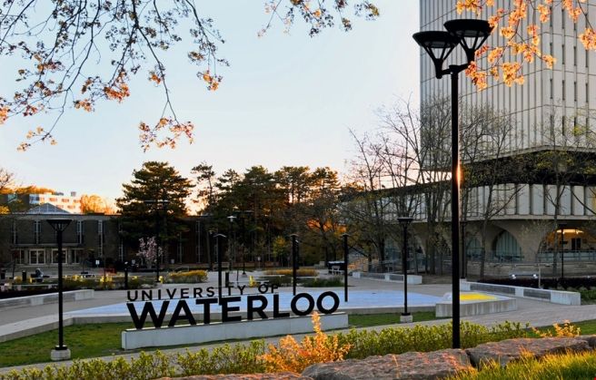 滑鐵盧大學(xué).png 滑鐵盧大學(xué).png