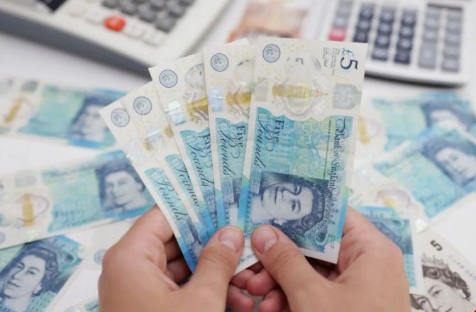 英國(guó)大學(xué)碩士學(xué)費(fèi)一年多少錢.png 英國(guó)大學(xué)碩士學(xué)費(fèi)一年多少錢.png