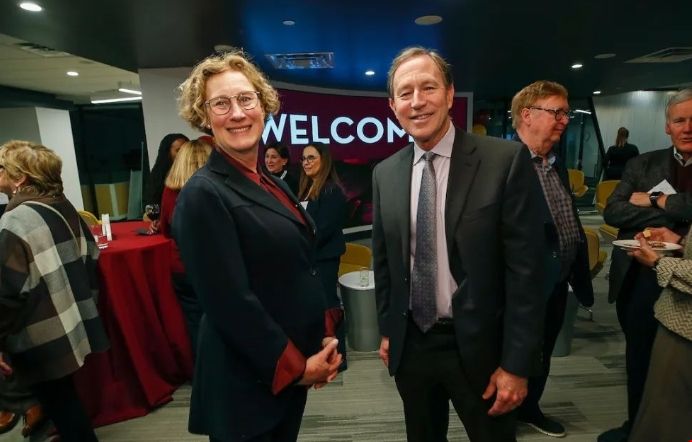 明尼蘇達(dá)大學(xué)新校長(zhǎng).png 明尼蘇達(dá)大學(xué)新校長(zhǎng).png