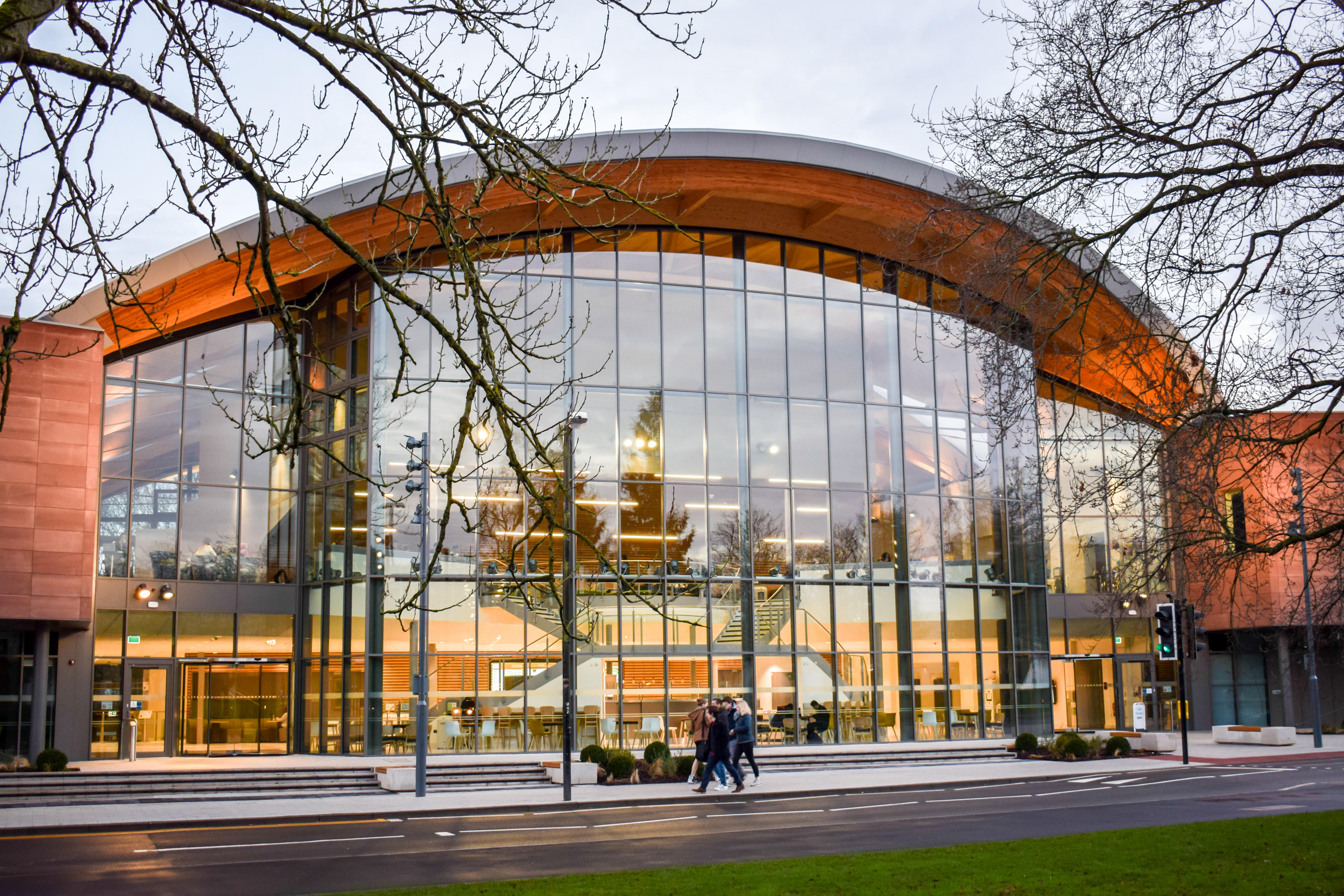 華威大學.jpg 華威大學.jpg